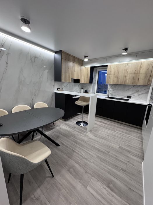 Аренда 3к.кв. Новострой 2000х, м. Центр рынок, Ул. Дмитриевская д.5.