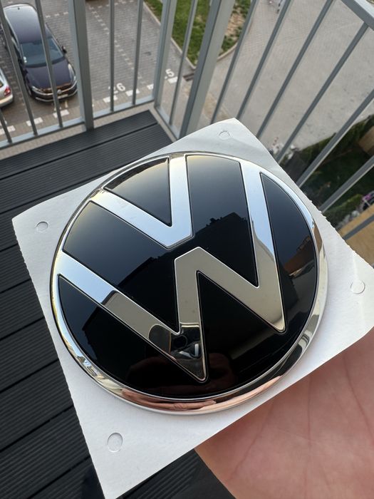Znaczek emblemat VW klejony