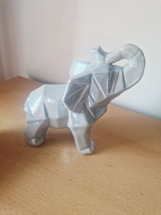 Figurka słoń z trąba do góry