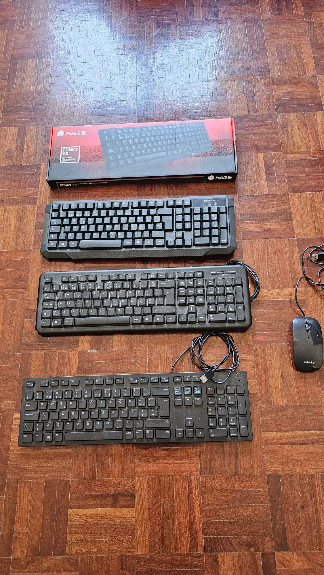 Teclados com fios + rato