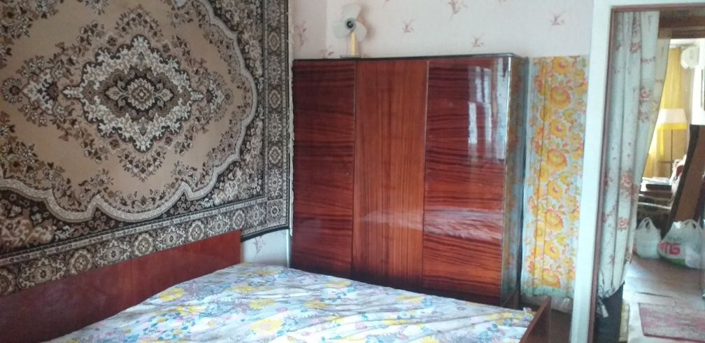 Сдам 2х комнатную квартиру на длительный срок.