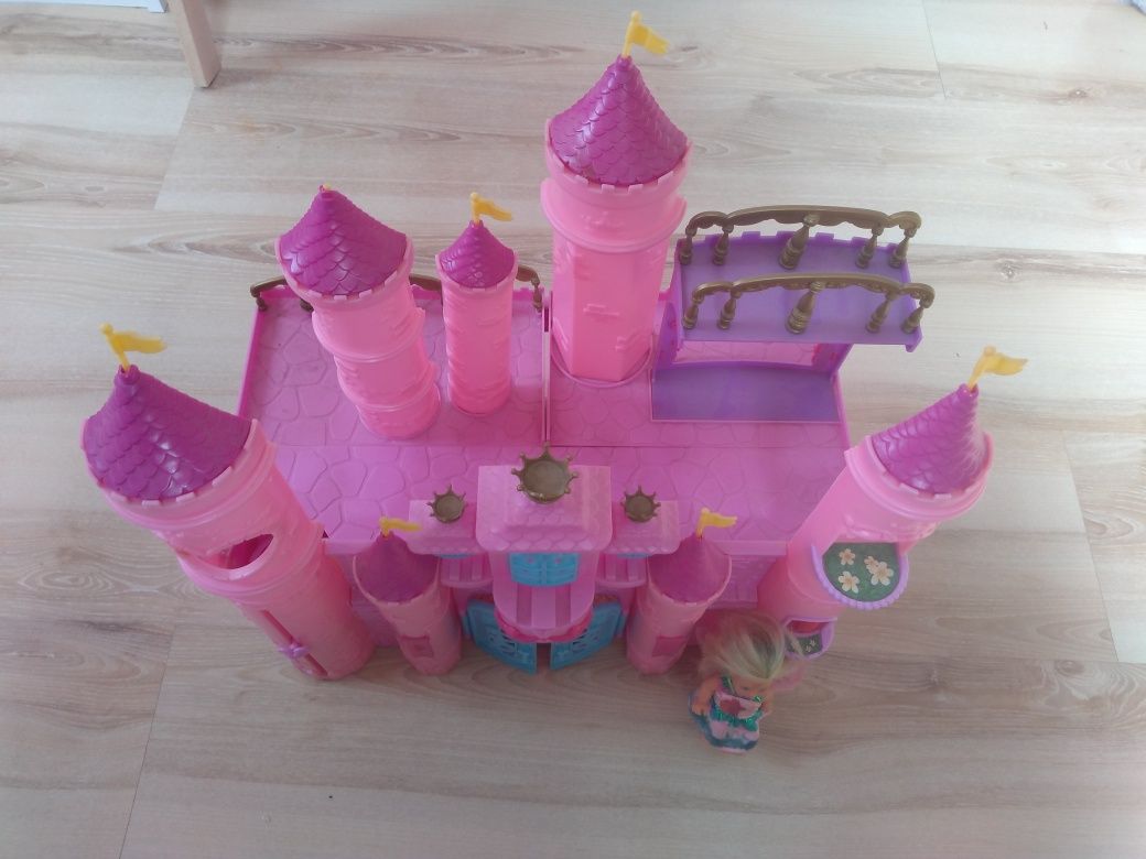 Zamek plastikowy dla małych laleczek do zabawy