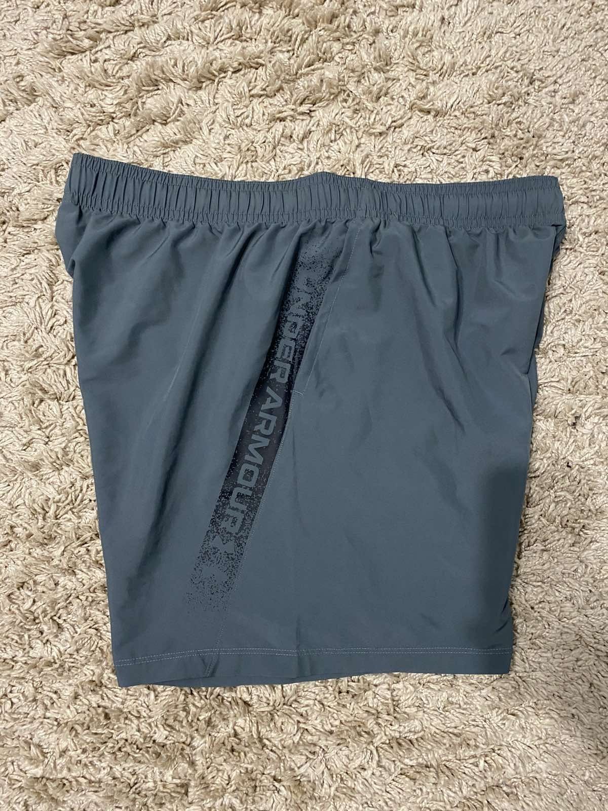 Нейлонові шорти Under Armour.

Легкі, гарно продуваємі та вентильовані