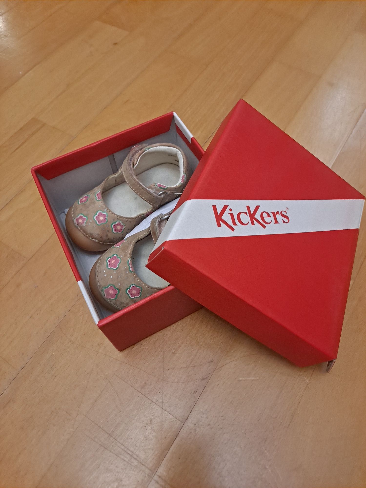 Kickers sandały skórzane, buty, butki rozmiar 20, model Sushy Beige