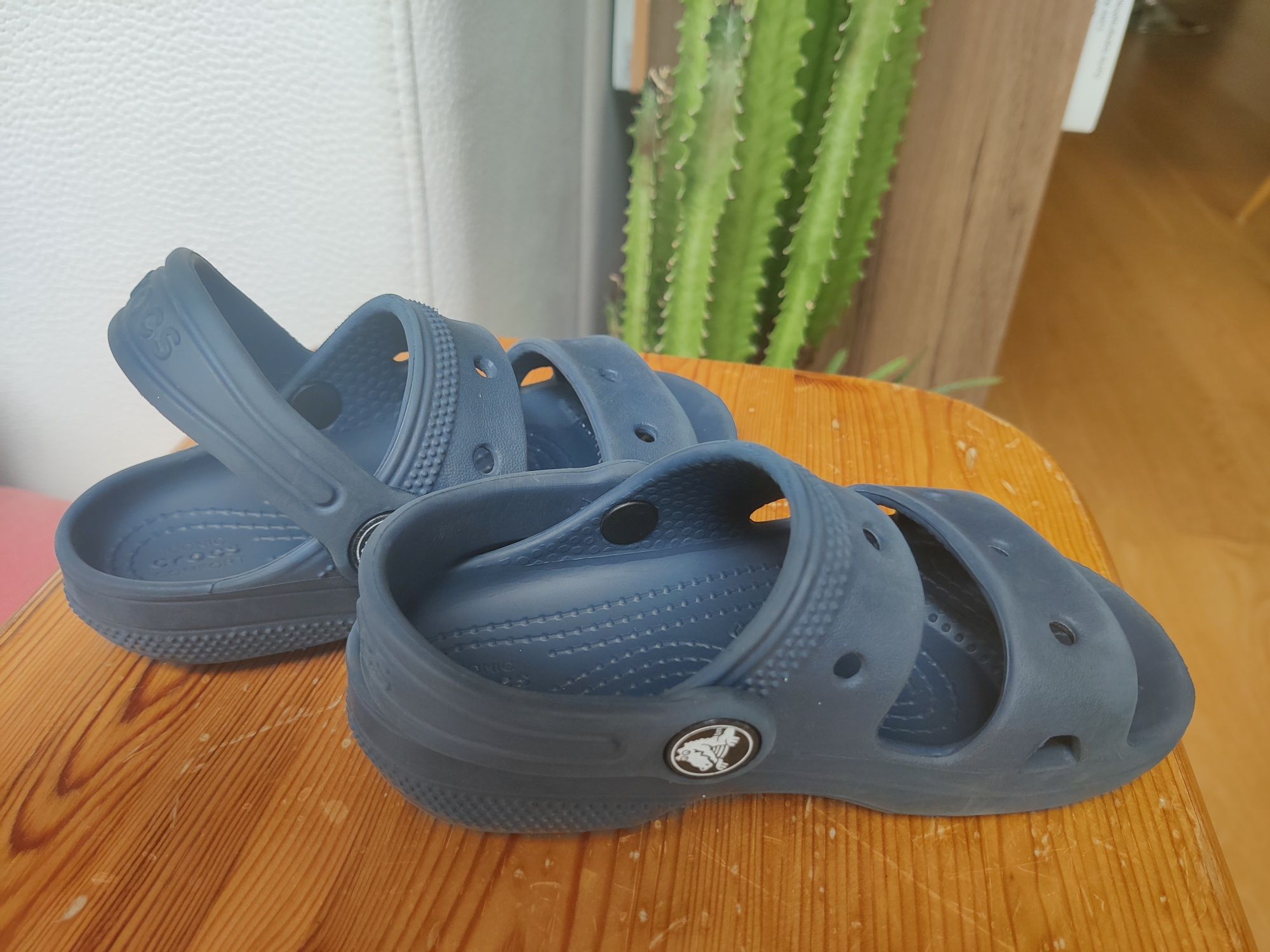 Sandálias Crocs, azul escuro, tamanho 9, 27
