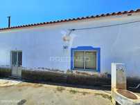 Moradia T4 com Armazém e terreno