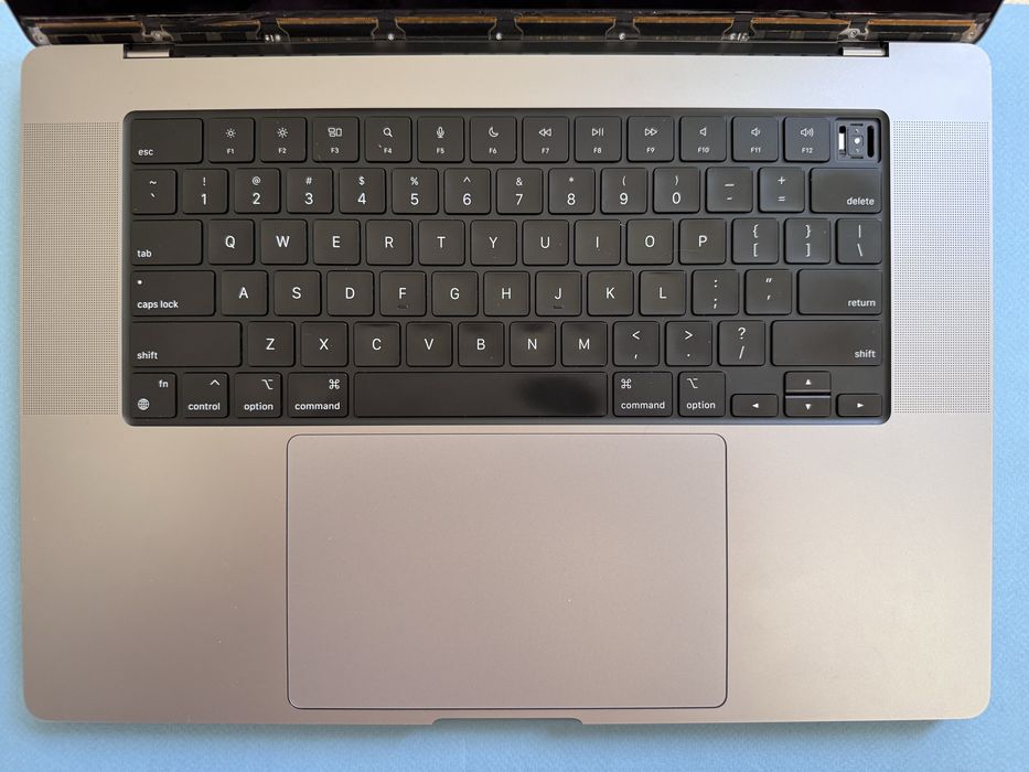 Запчастини до Macbook Pro 16 M1 Pro A2485 A2780 Space Gray