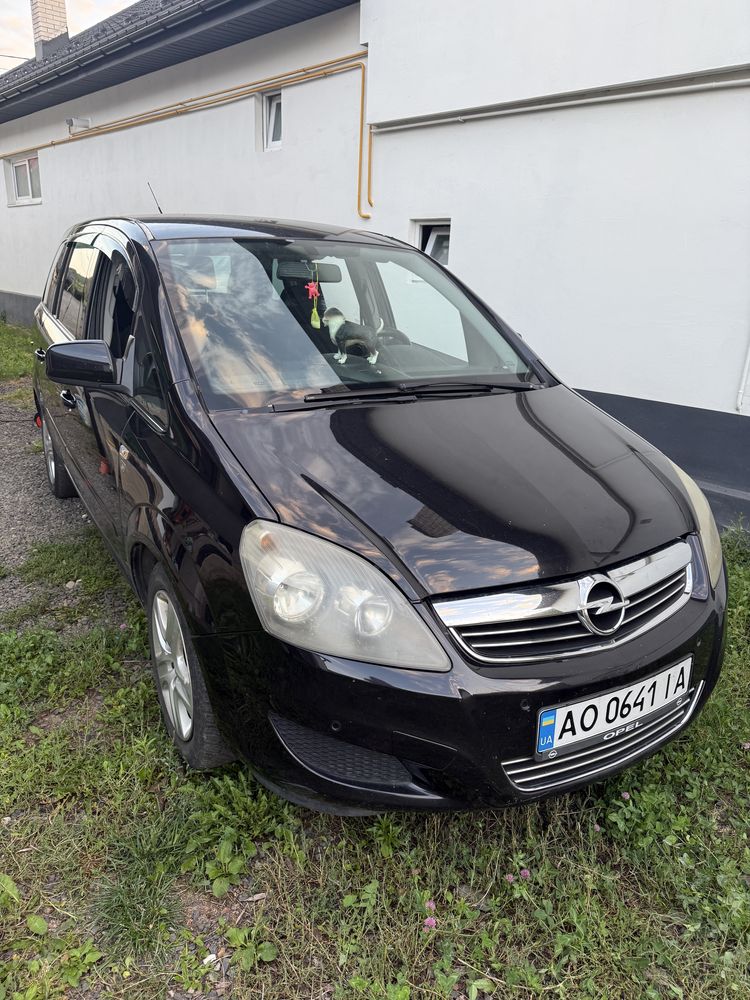Продам опель Зафіру 2010р