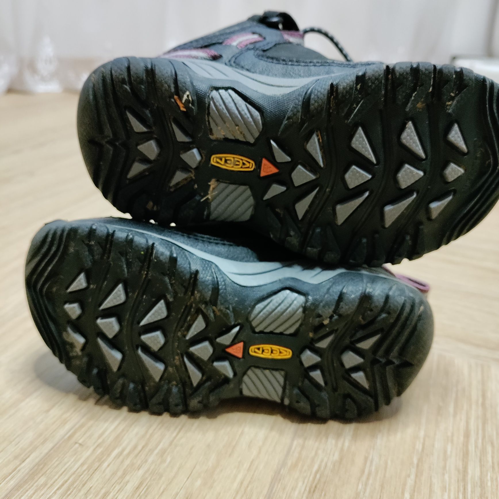 Buty trekkingowe firmy keen 24