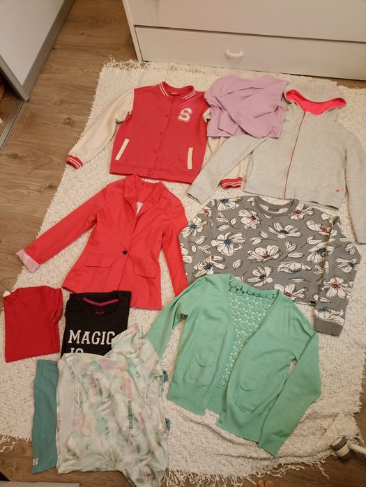 Paka ubrań dziewczęcych - bluzy, sweterki