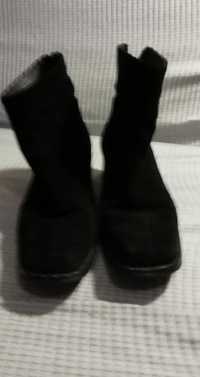 Botas pretas lindas