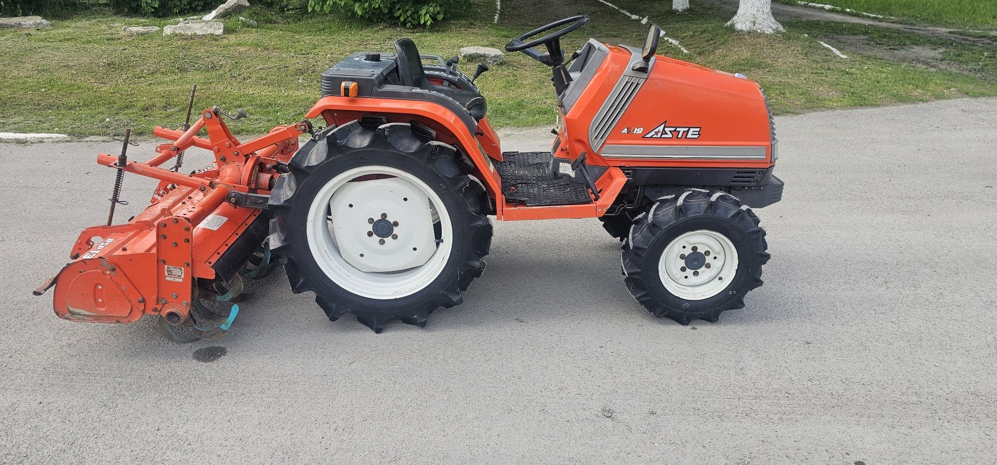 Японский Мінітрактор Трактор Kubota A 19