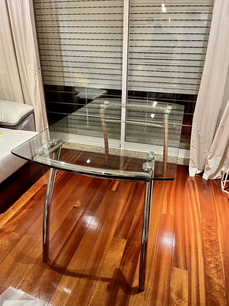 Vendo mesa bonita de vidro