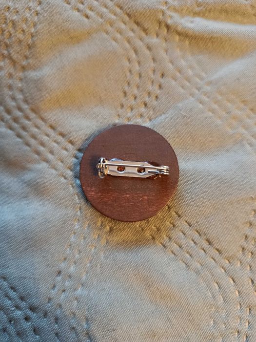 Haftowana broszka z lawendą