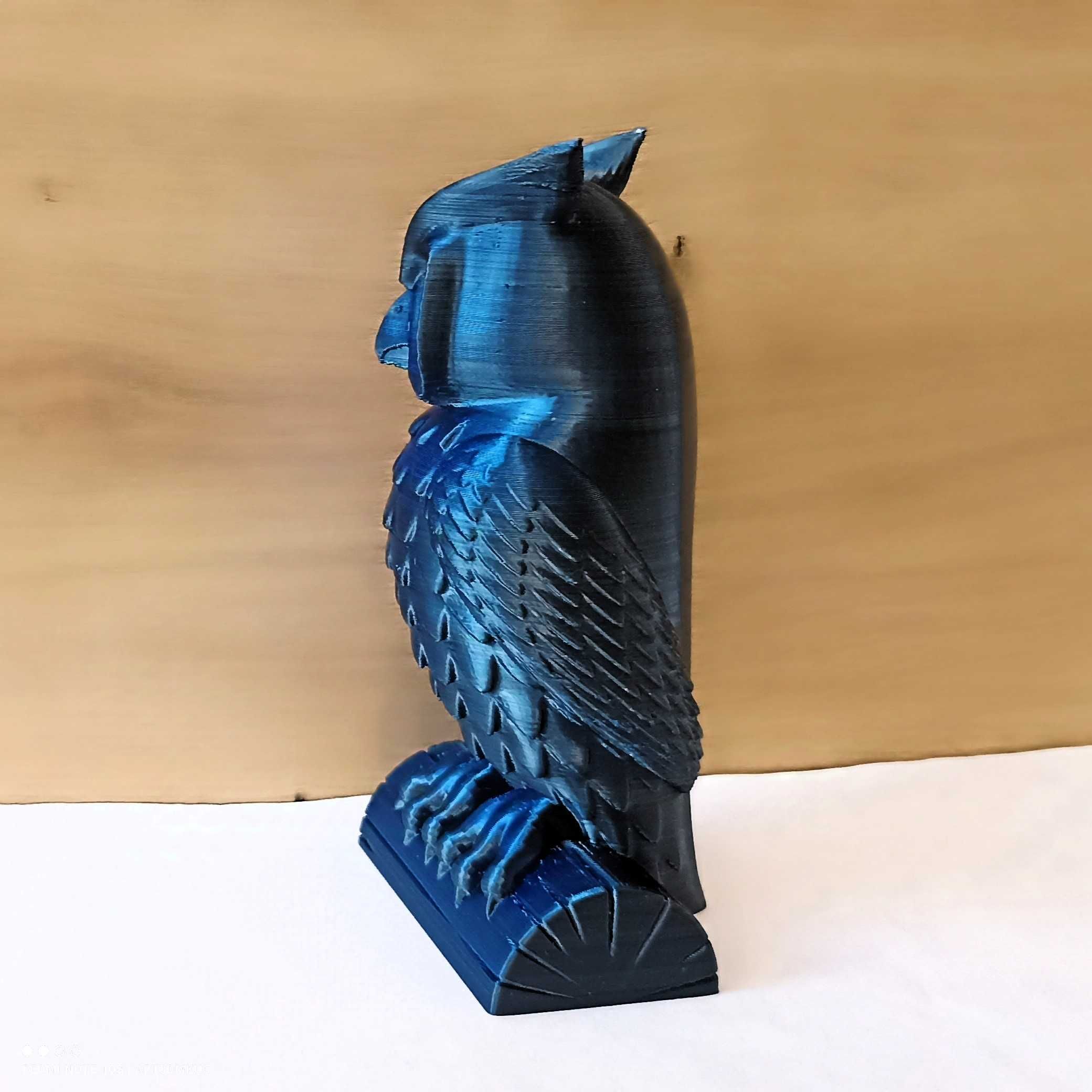 Elegancka figurka sowy na pniu - 3D druk, dwukolorowa niebieska czarna