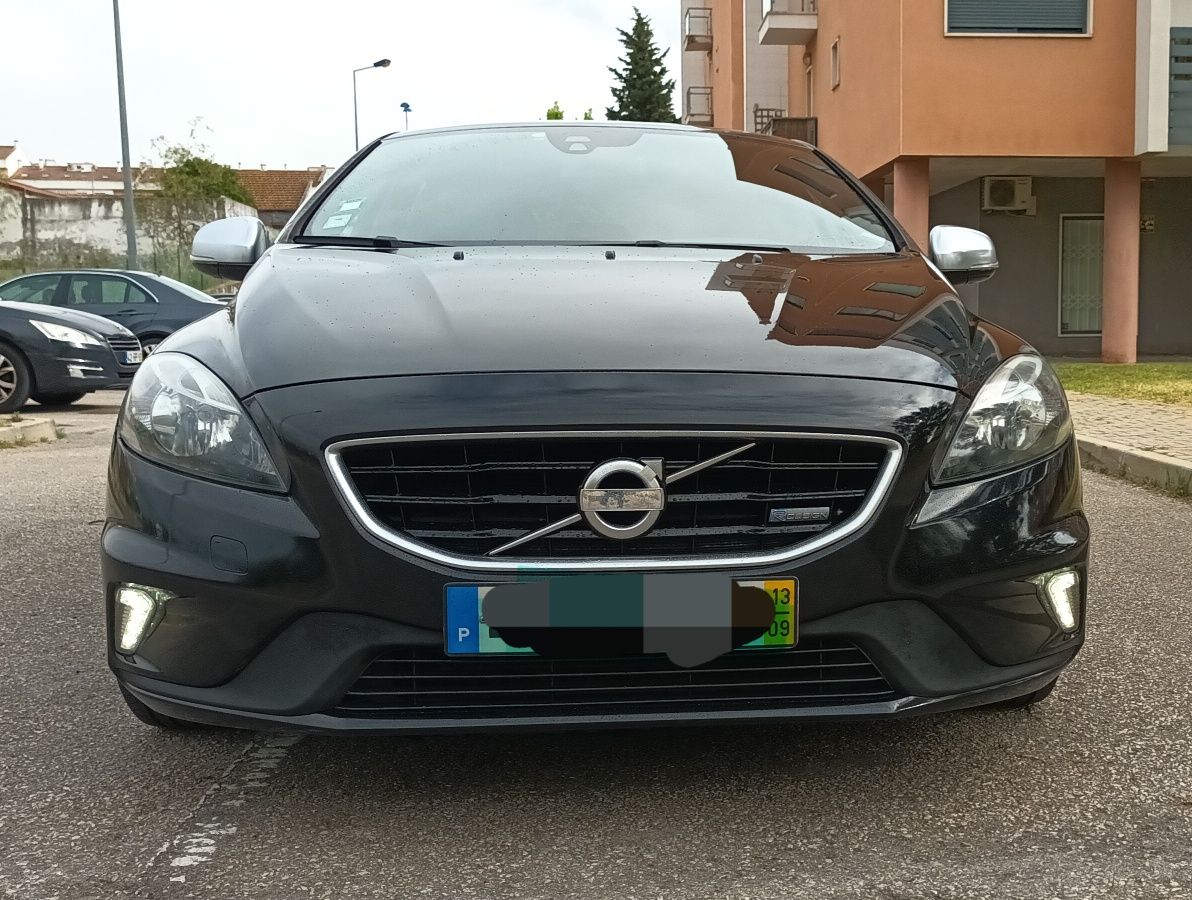 Volvo v40 r design