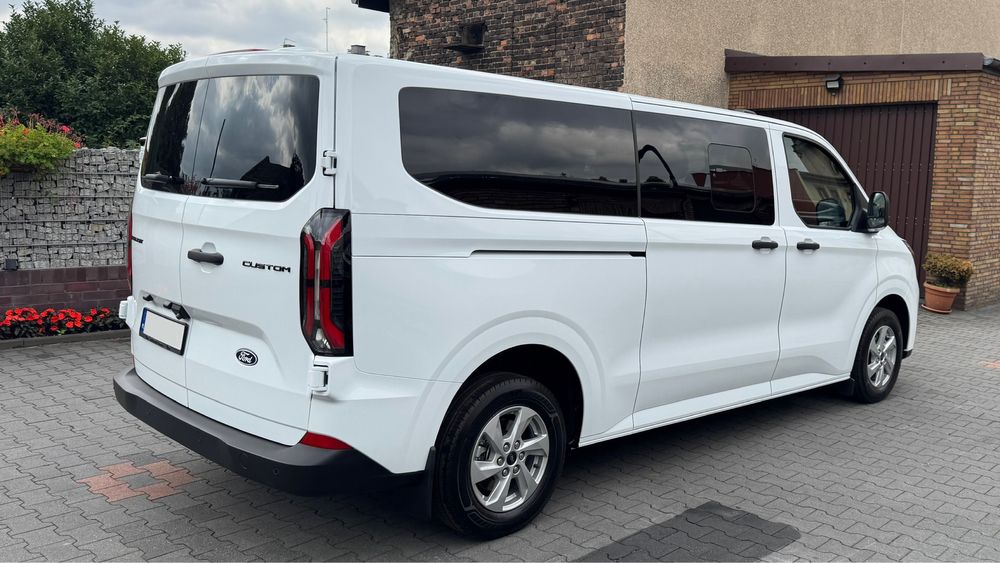 Wypożyczalnia busów 9 osobowych. Wynajem Renault Trafic Automat Long
