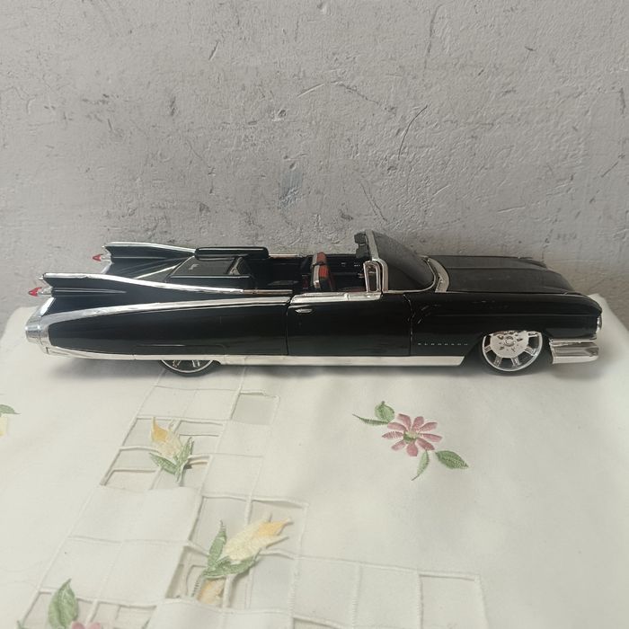 Машинка Кадиллак 1930 г маштаб 1/18 фирмы Maisio Италия