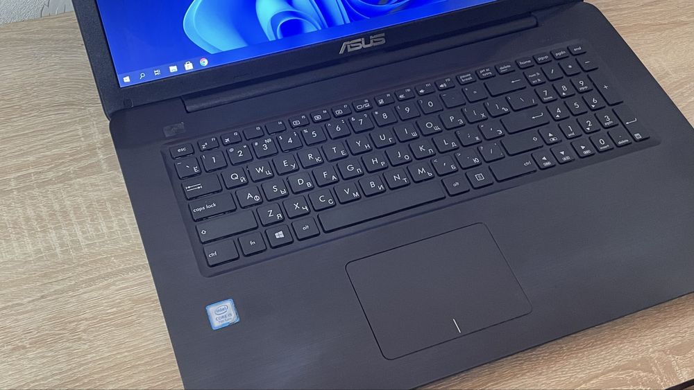 Ноутбук ASUS X756U / 17,3" / Intel Core i5 / Nvidia GeForce 940MX