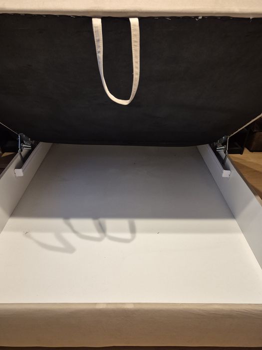 Łóżko sypialniane