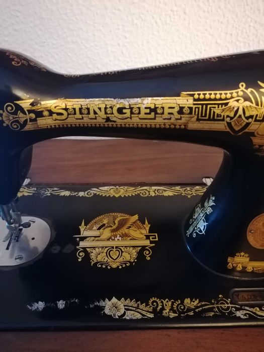 Maquina de costura muito bem estimada, restaurada - SINGER