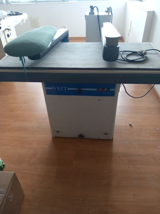 Mesa de passar a ferro industrial