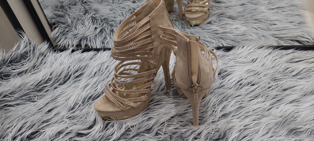 Szpilki błyszczące