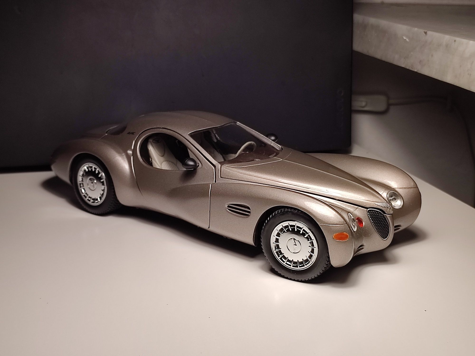 Модель Chrysler Atlantic 1/18 GuiToy