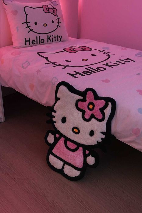 Ręcznie tuftowany dywan inspirowany Hello Kitty