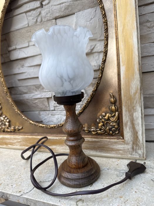 Sliczna stara lampka drewno i szkło mala i skromna