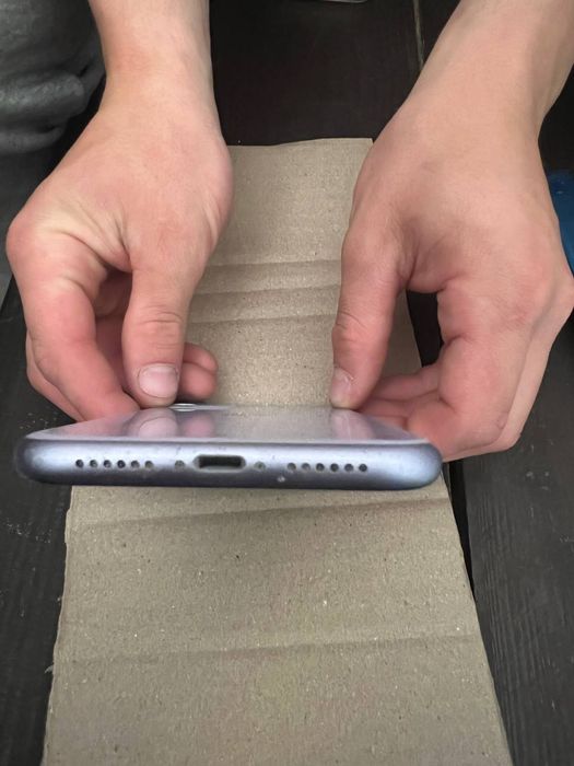 Продам 11 айфон на 128