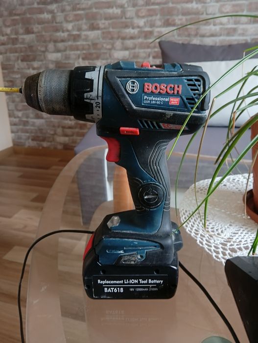 Wkrętarka Bosch z ładowarką i mocną baterią