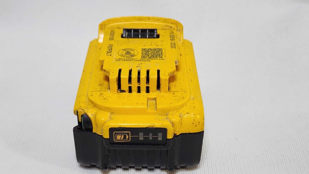 Акумулятор Dewalt DCB205 5ah 2022 рік з США оригінал