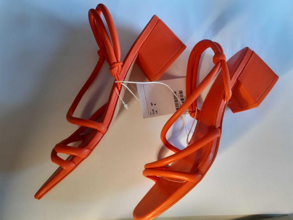 Босоніжки на зручному підборі з тонкими перемичками від h&m