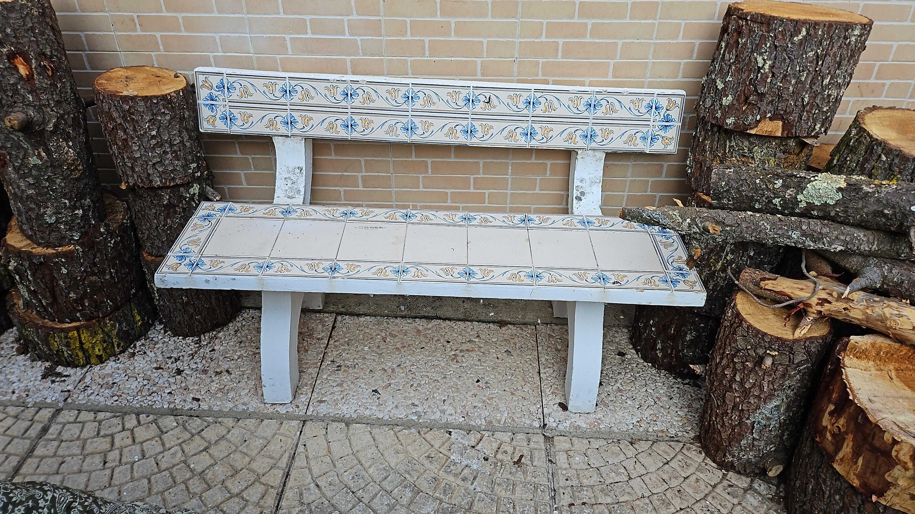 banco de jardim em pedra