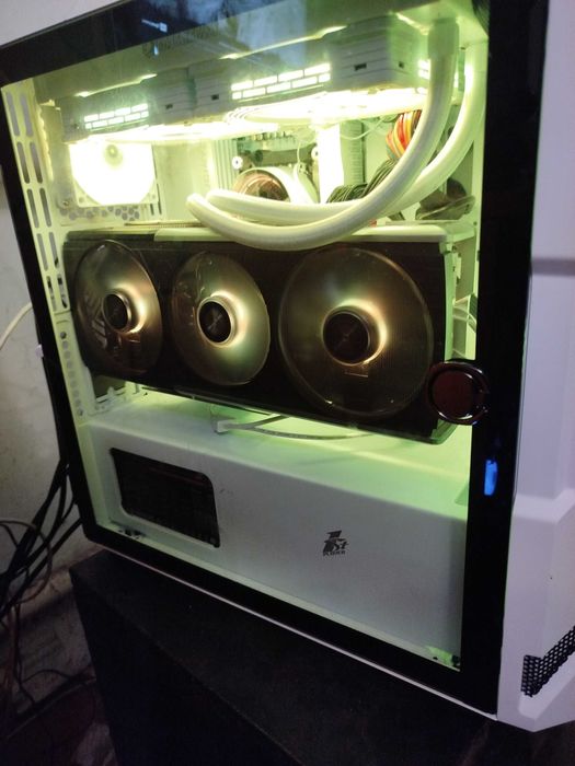 Rx5700xt ryzen 7 7700 32gb ddr5 6400 ssd nvme 4.0 7400mb