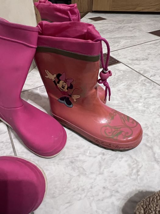 Гумачки на дівчинку