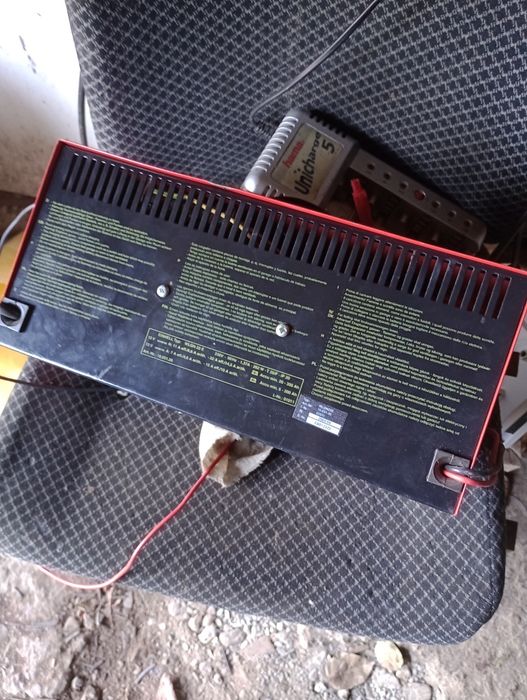 Зарядний пристрій