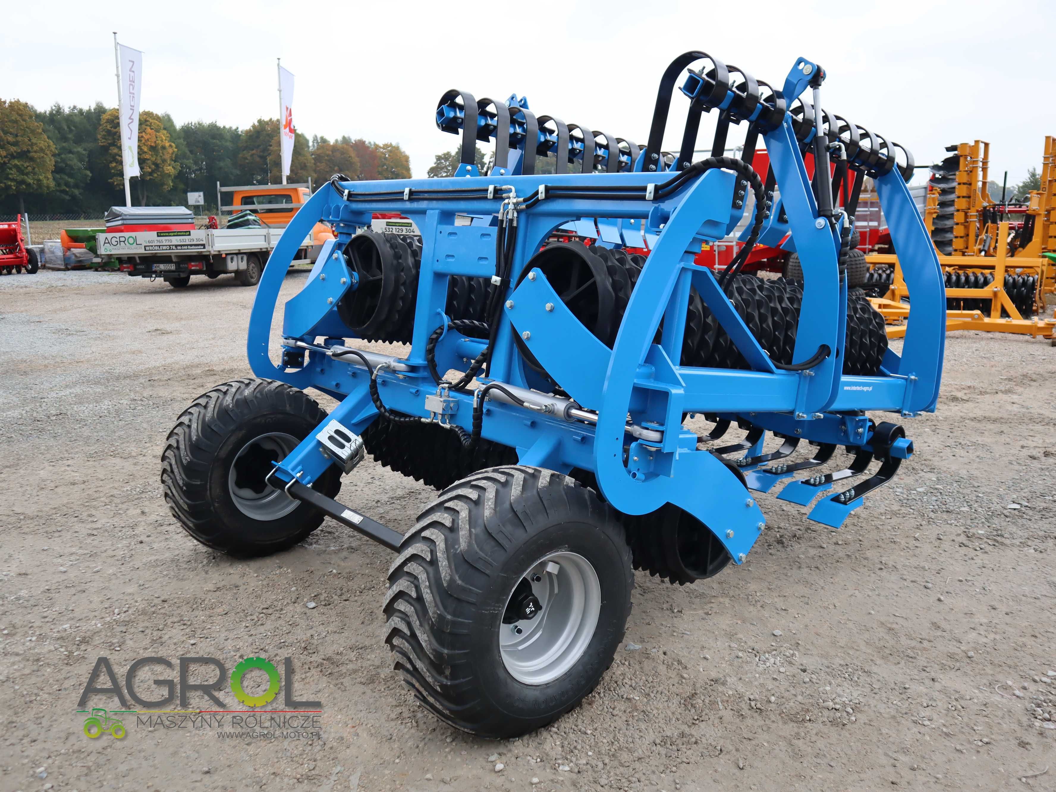 Wał posiewny; uprawowy; TRIO 3,0m; 3,4m fi500 Agro-Factory cambridge