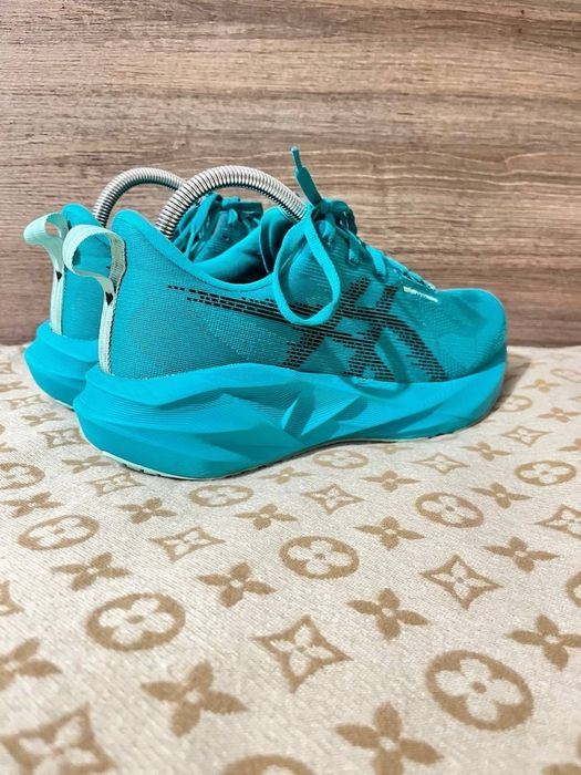 Asics Novablast 5 Оригінал Бігові