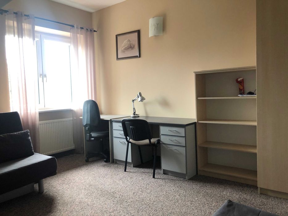 Miejsce w dwuosobowym pokoju 21 m2 dla młodego mężczyzny