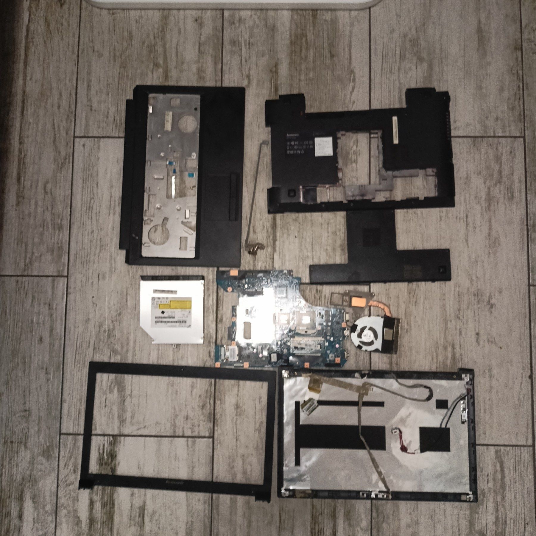 Петли корпус крышка топкейс кулер динамик разборка  Lenovo G570 B570
