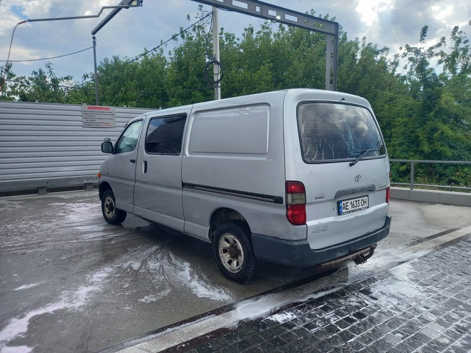 Тойота Хайс грузовой