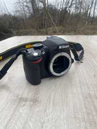 Nikon d3200 з обʼєктивом Nikkor AF-S 35mm 1.8