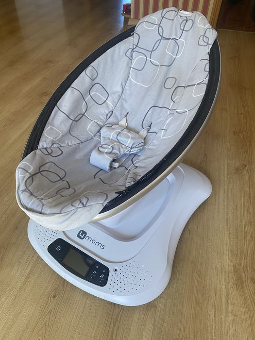 Заколисуючий центр крісло-гойдалка 4MOMS mamaRoo 4.0