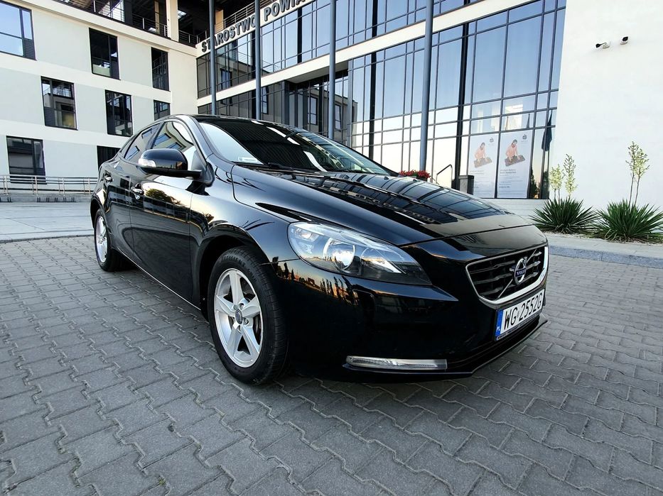 Volvo V40 VOLVO V40 D4 2.0 177KM • 2013 • Czarny • Bezwypadkowy