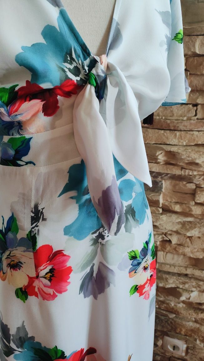 Vestido branco comprido com flores