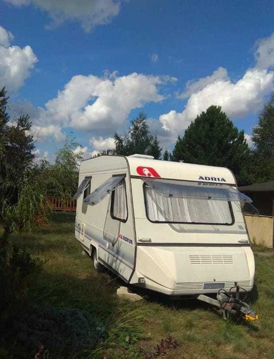 Przyczepa kempingowa Adria Optima 400B z przedsionkiem