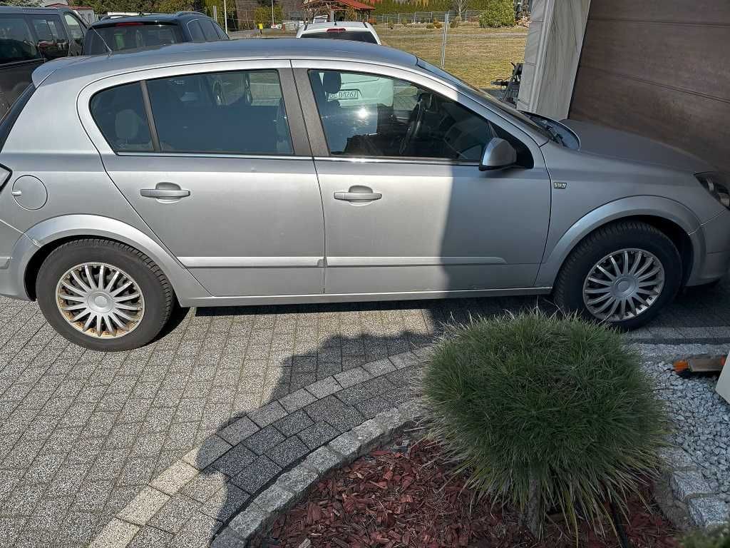 Opel Astra H(III) Hatchbtack 1.8 Benzyna 125 KM + LPG