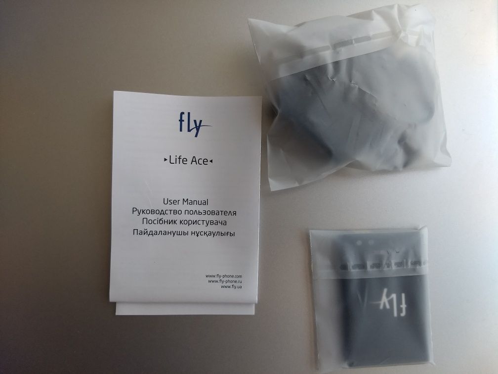 Новий кнопочний телефон Fly FF2801
